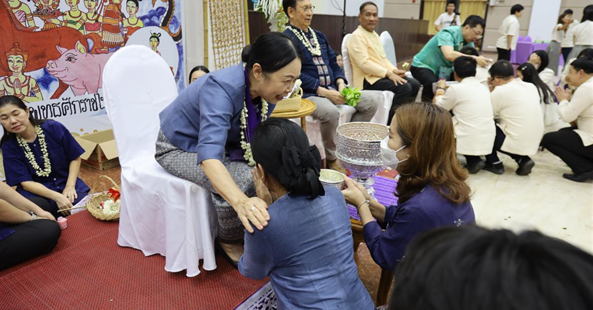คณะพยาบาลศาสตร์ มหาวิทยาลัยพะเยา เข้าร่วมพิธีสระเกล้าดำหัวอธิการบดีและผู้อาวุโส เนื่องในโอกาสประเพณีสงกรานต์ มหาวิทยาลัยพะเยา ประจำปี 2569