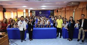 คณะพยาบาลศาสตร์ มหาวิทยาลัยพะเยา เข้าพบผู้บริหาร ครูแนะแนว และนักเรียนโรงเรียนมัธยมศึกษาในเขตพื้นที่การศึกษามัธยมศึกษาพะเยา เพื่อแนะนำหลักสูตรของคณะ